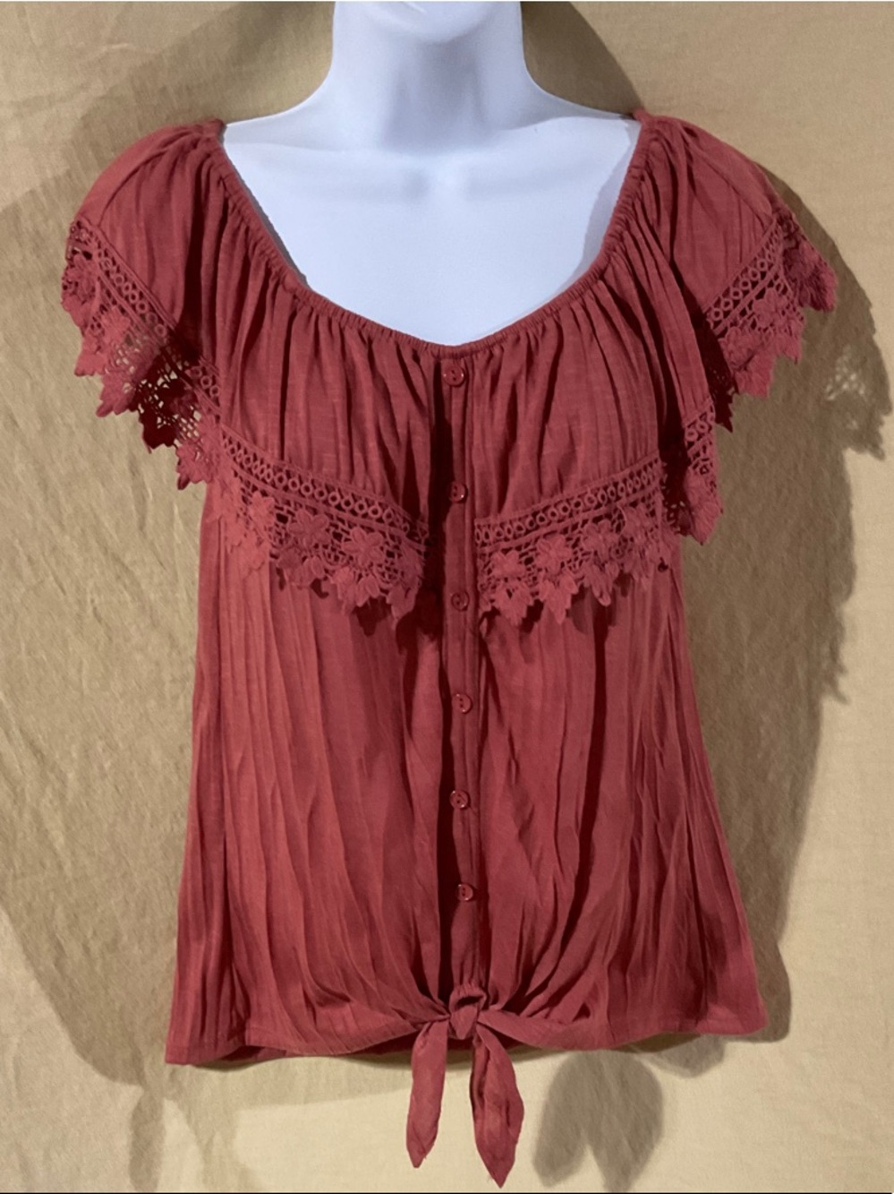 Absolutely Famous Size S Pullover Top With Tie Hem